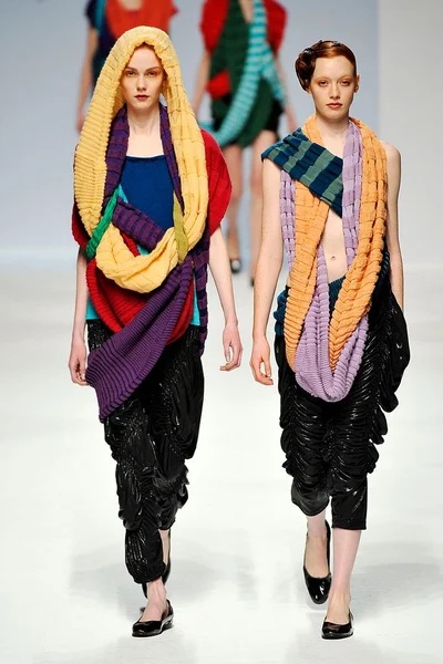 Look 3